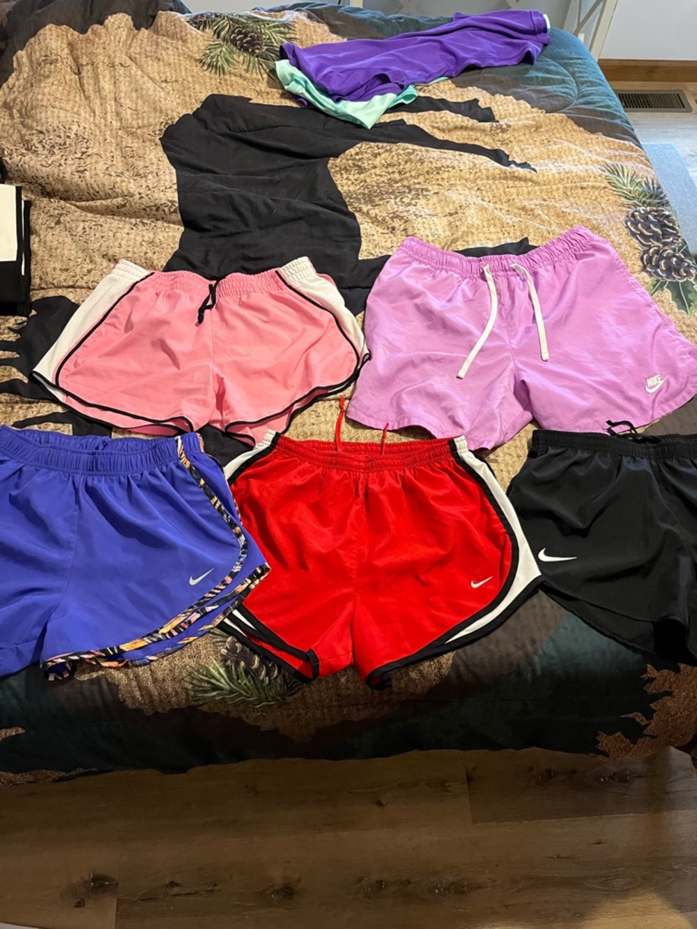 (5) BUNDLE NIKE WOMENS SHORTS SIZE MEDIUM